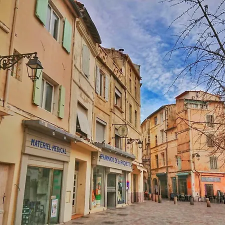Place De La Roquette, Centre Historique